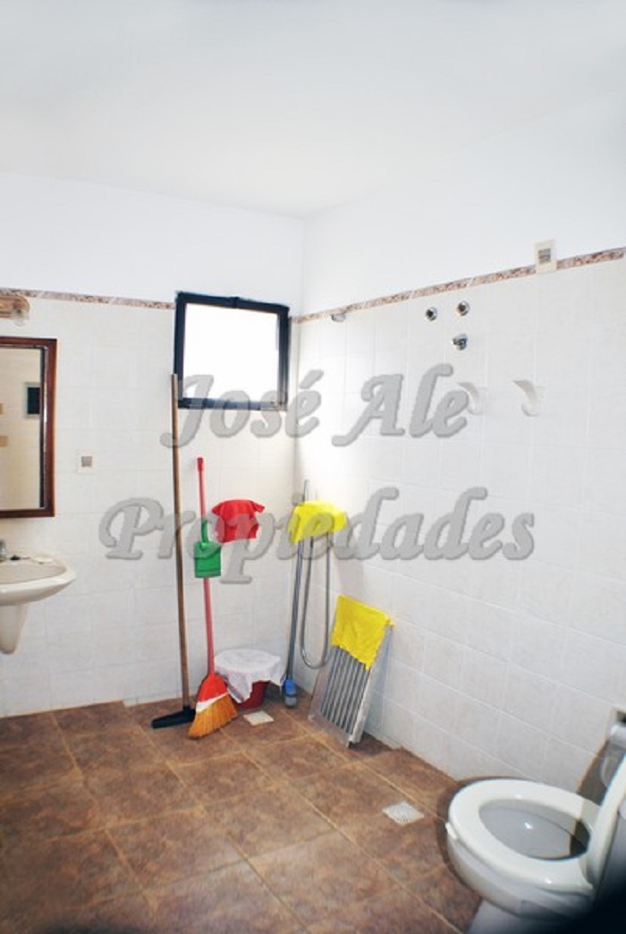 Imagen 7 de Excelente local comercial ubicado en esquina en Pueblo Nuevo, a solo metros de Colonia Shopping y de José Pedro Varela.