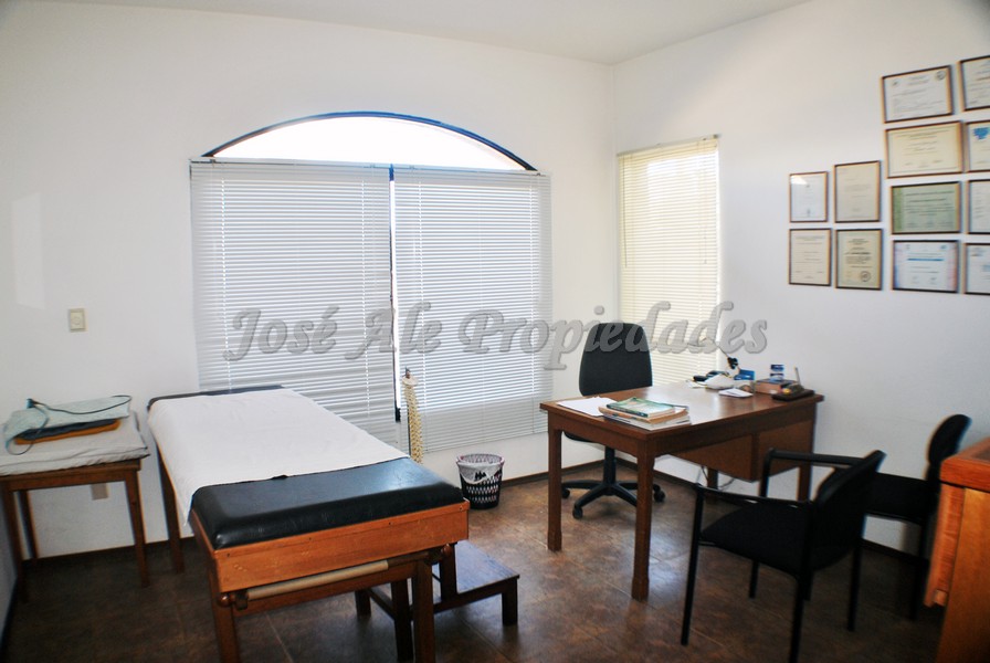 Imagen 8 de Excelente local comercial ubicado en esquina en Pueblo Nuevo, a solo metros de Colonia Shopping y de José Pedro Varela.