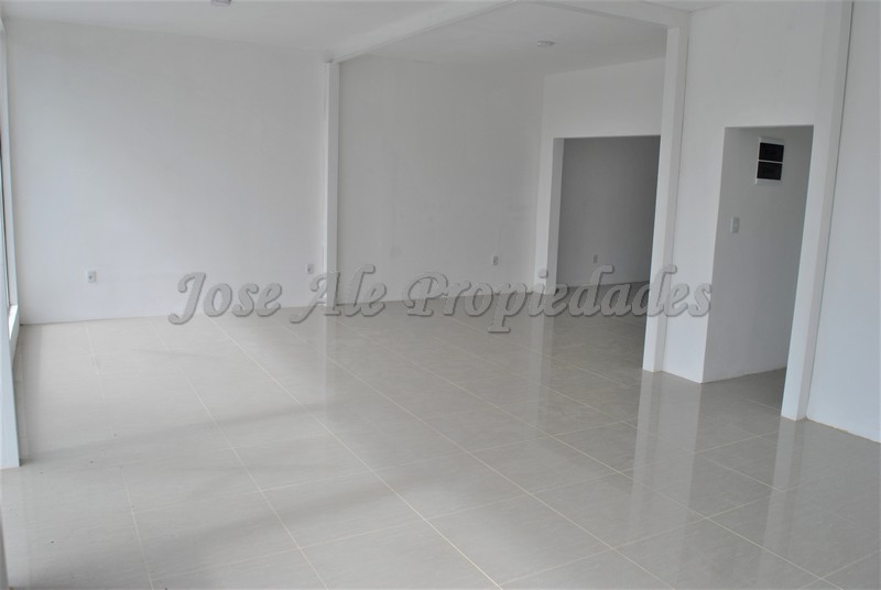 Imagen 1 de Local comercial sobre Av. Aparicio Saravia, en inmejorable y  estratégica zona comercial de gran movimiento.