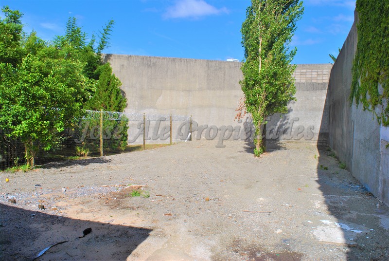 Imagen 8 de Local comercial sobre Av. Aparicio Saravia, en inmejorable y  estratégica zona comercial de gran movimiento.