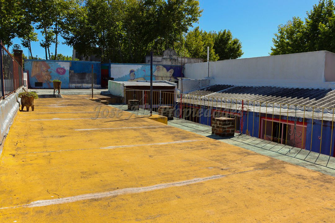 Imagen 10 de Gran propiedad, ubicada estratégicamente a pasos del Puerto y terminal de ómnibus, en pleno centro de la ciudad de Colonia.