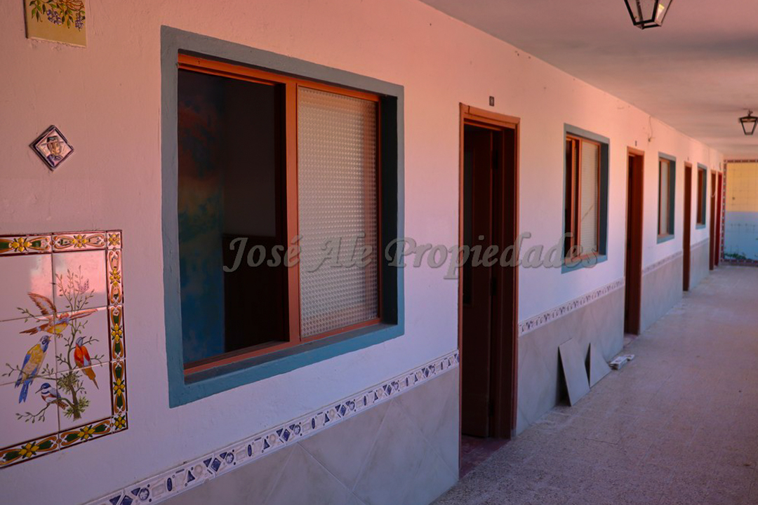 Imagen 4 de Gran propiedad, ubicada estratégicamente a pasos del Puerto y terminal de ómnibus, en pleno centro de la ciudad de Colonia.