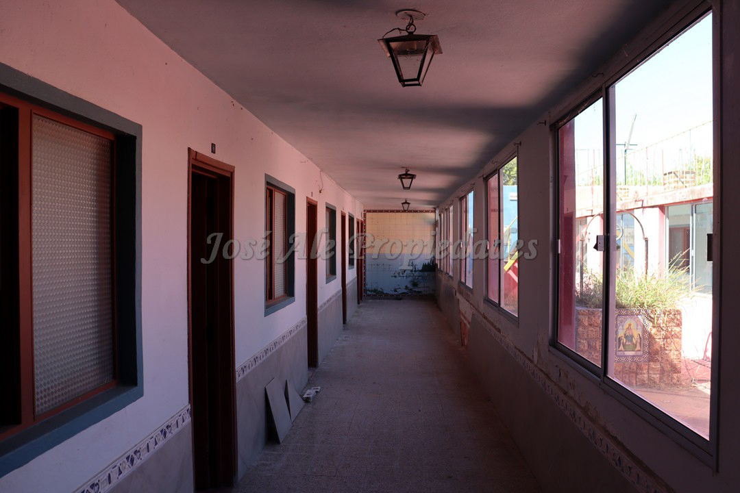 Imagen 8 de Gran propiedad, ubicada estratégicamente a pasos del Puerto y terminal de ómnibus, en pleno centro de la ciudad de Colonia.