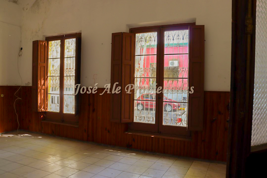 Imagen 9 de Gran propiedad, ubicada estratégicamente a pasos del Puerto y terminal de ómnibus, en pleno centro de la ciudad de Colonia.