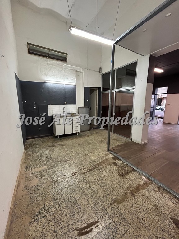 Imagen 3 de Local Comercial en estratégico punto, se encuentra a metros de la Av. Principal Gral Flores, en Colonia del Sacramento.