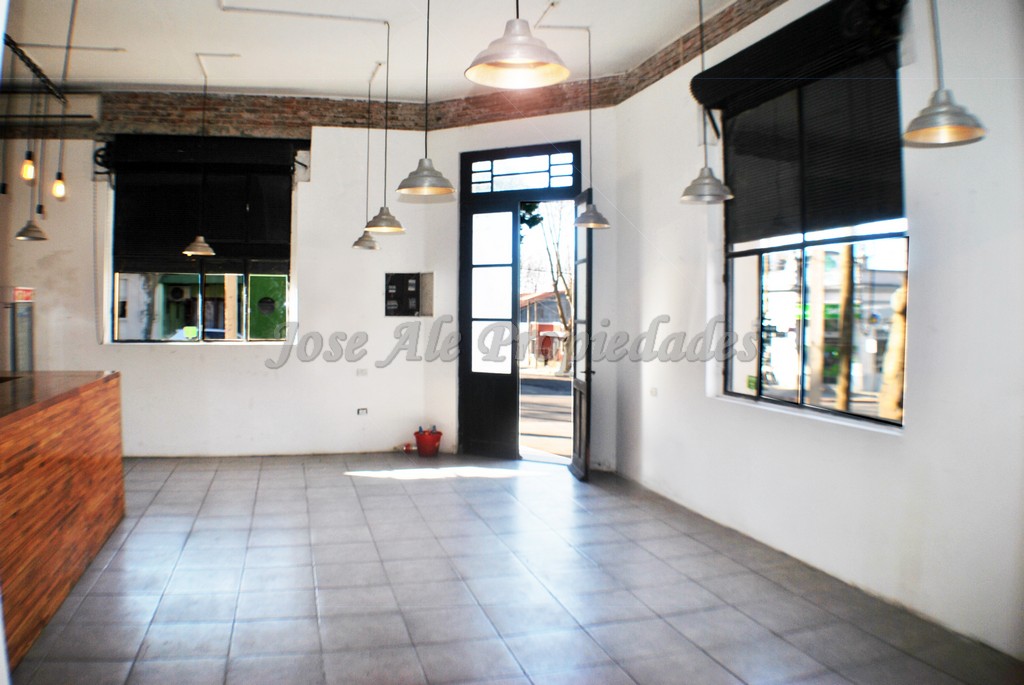 Imagen 4 de Local Comercial ubicado en pleno centro de Colonia del Sacramento, a solo metros de BQB y terminal de ómnibus.