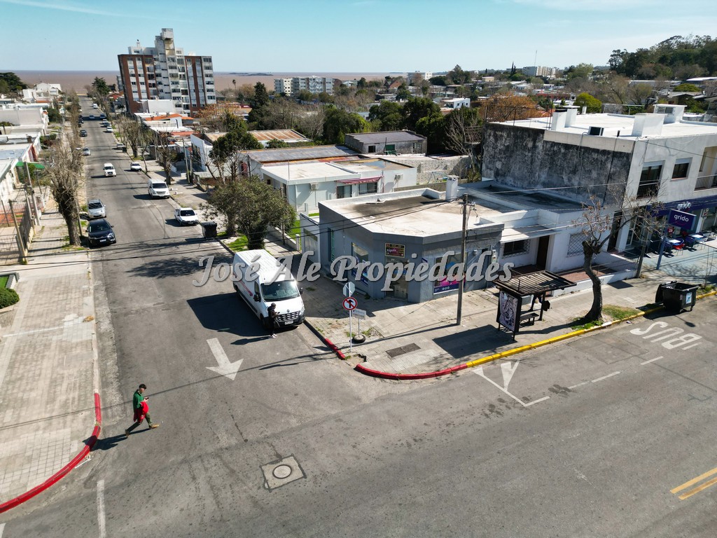Imagen 5 de Particular esquina ubicado en el corazón del centro comercial de Colonia.