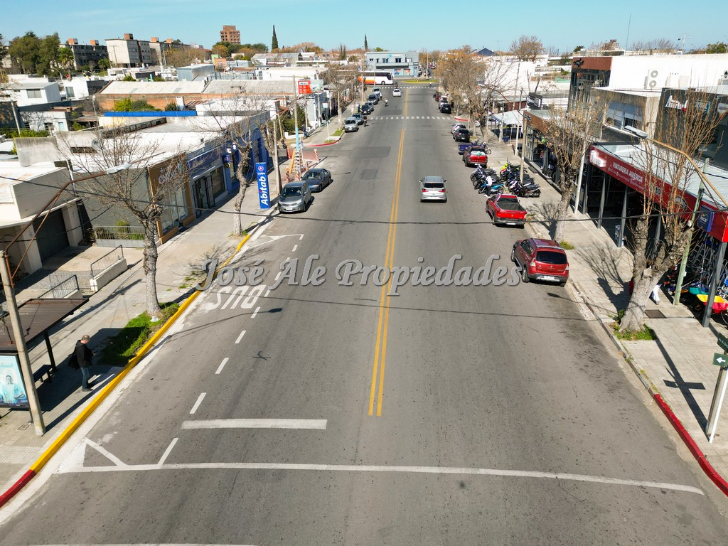 Imagen 6 de Particular esquina ubicado en el corazón del centro comercial de Colonia.