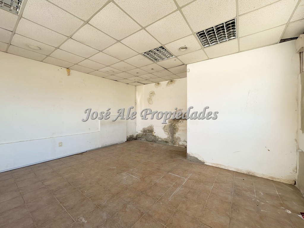 Imagen 9 de Particular esquina ubicado en el corazón del centro comercial de Colonia.