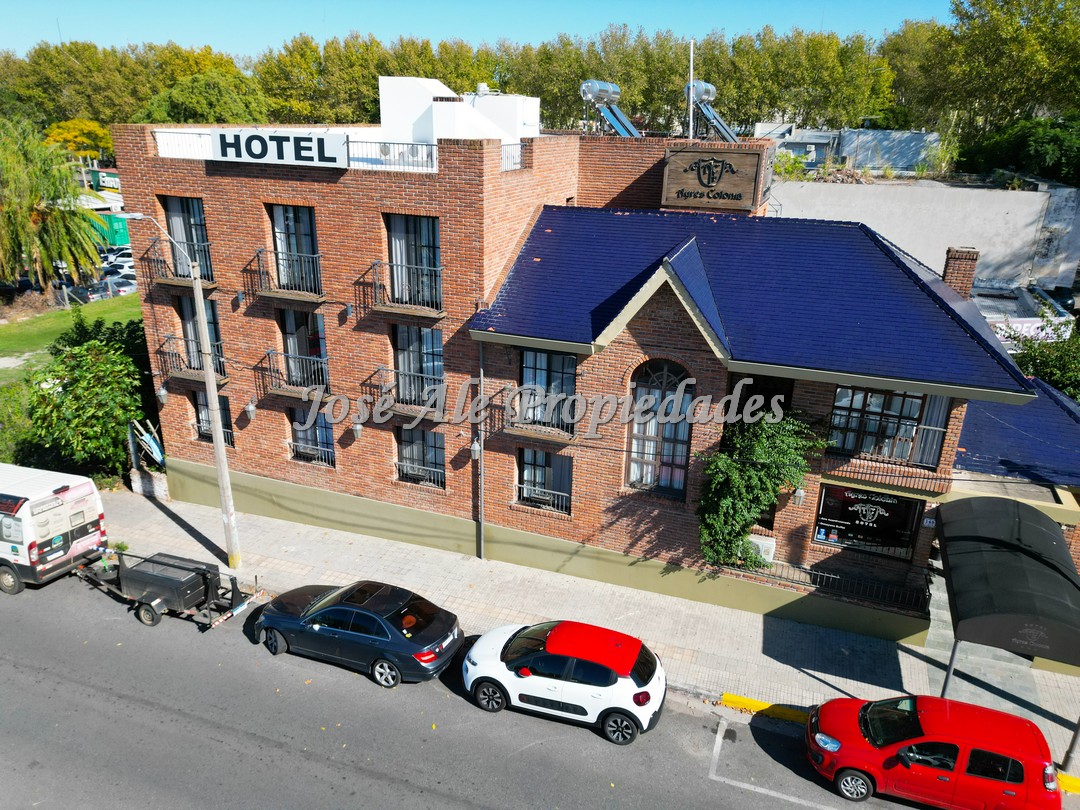 Imagen 1 de Hermoso hotel céntrico ubicado sobre avenida principal a 2 cuadras del Puerto Comercial y a 1 de la Terminal de Ómnibus.