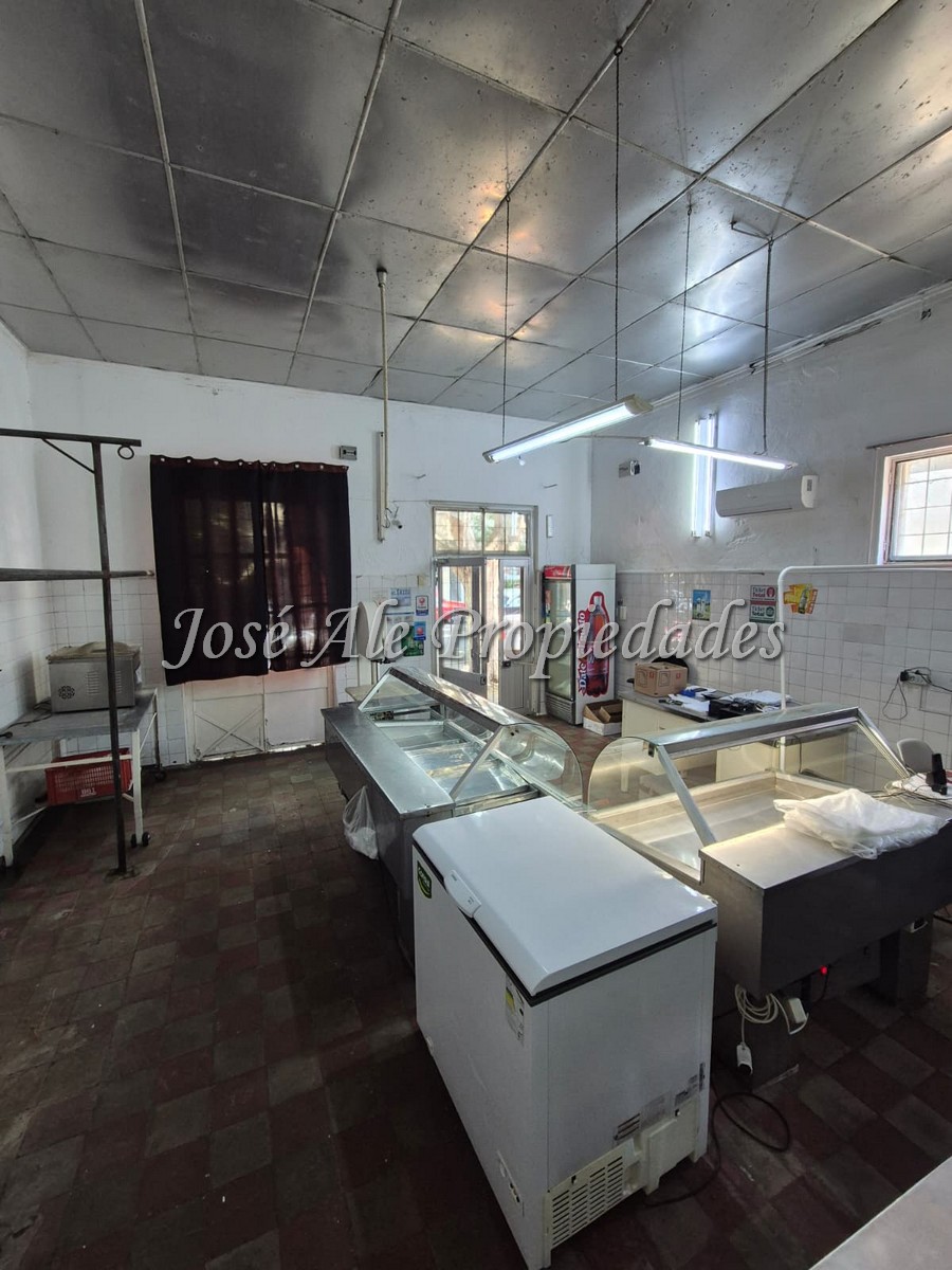 Imagen 10 de 2 Locales comerciales ubicados en el centro de la ciudad de Colonia, a metros de la Av Principal Gral Flores.