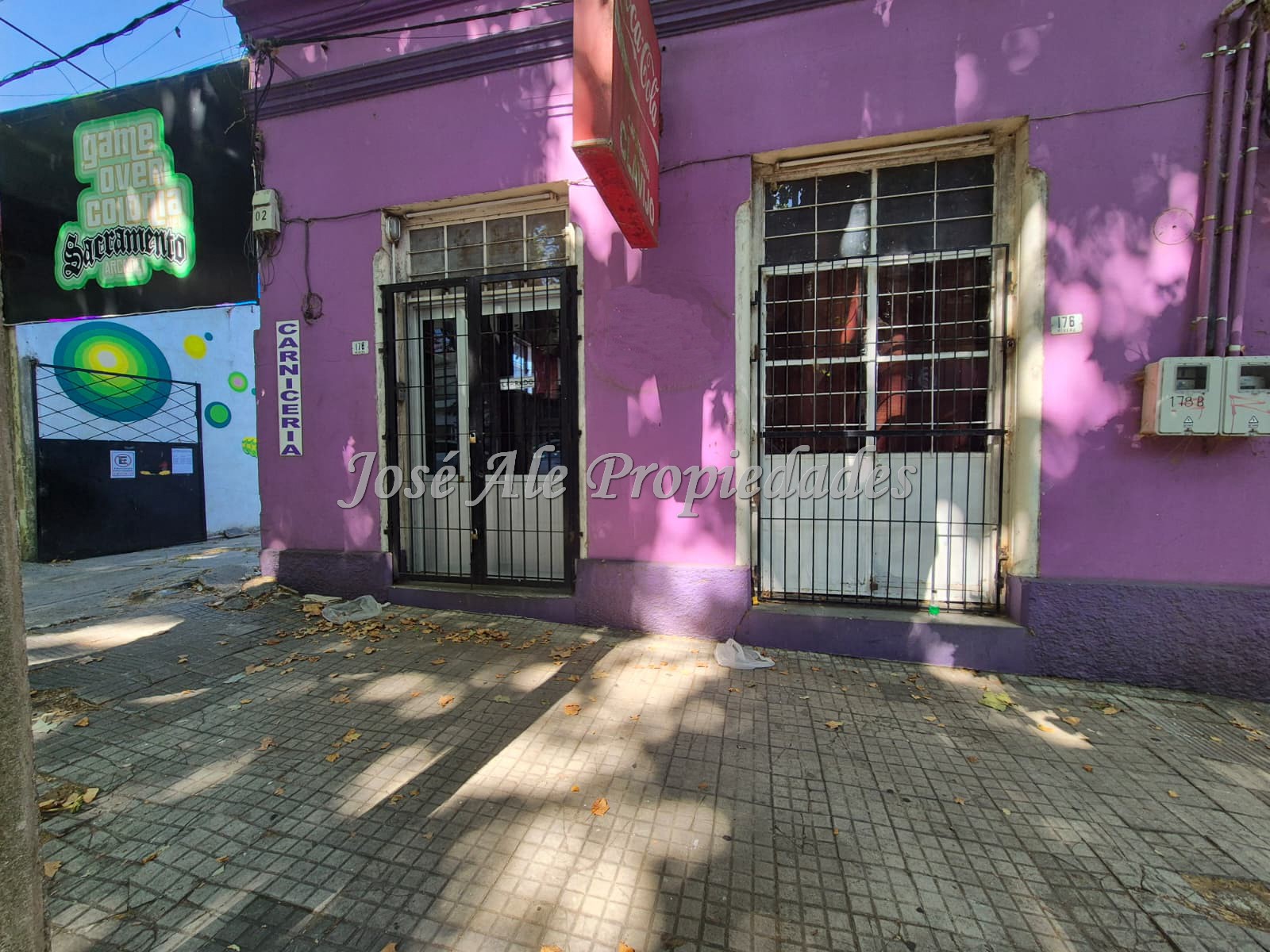 Imagen 2 de 2 Locales comerciales ubicados en el centro de la ciudad de Colonia, a metros de la Av Principal Gral Flores.