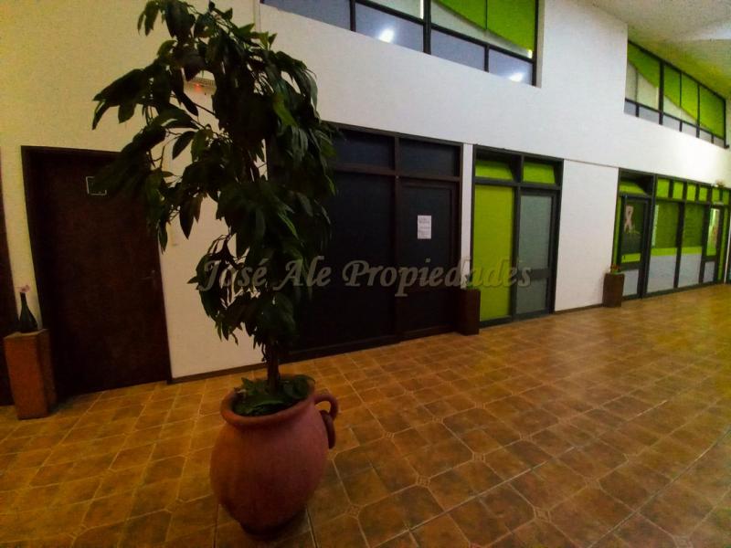 Local comercial en Galerías América en pleno centro de la ciudad de Colonia del Sacramento