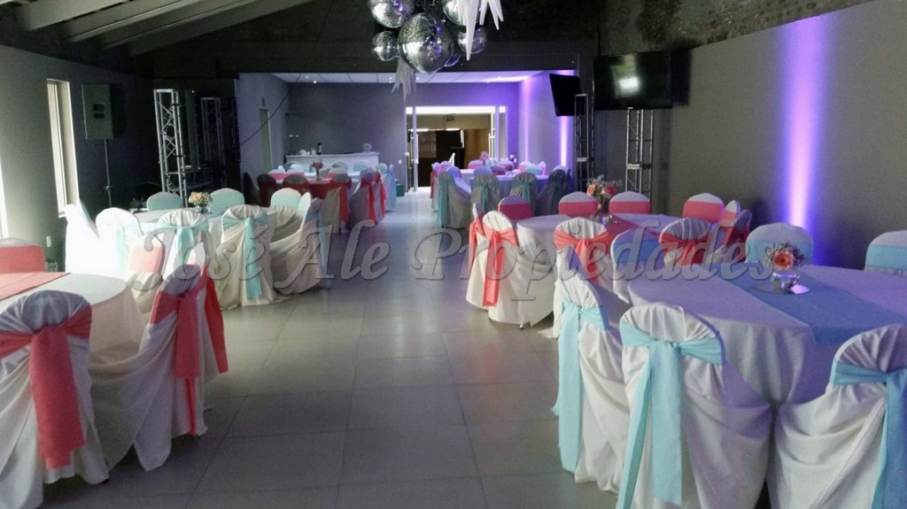 Imagen 2 de Importante Salón comercial de 229 m2 de superficie con excelente renta.