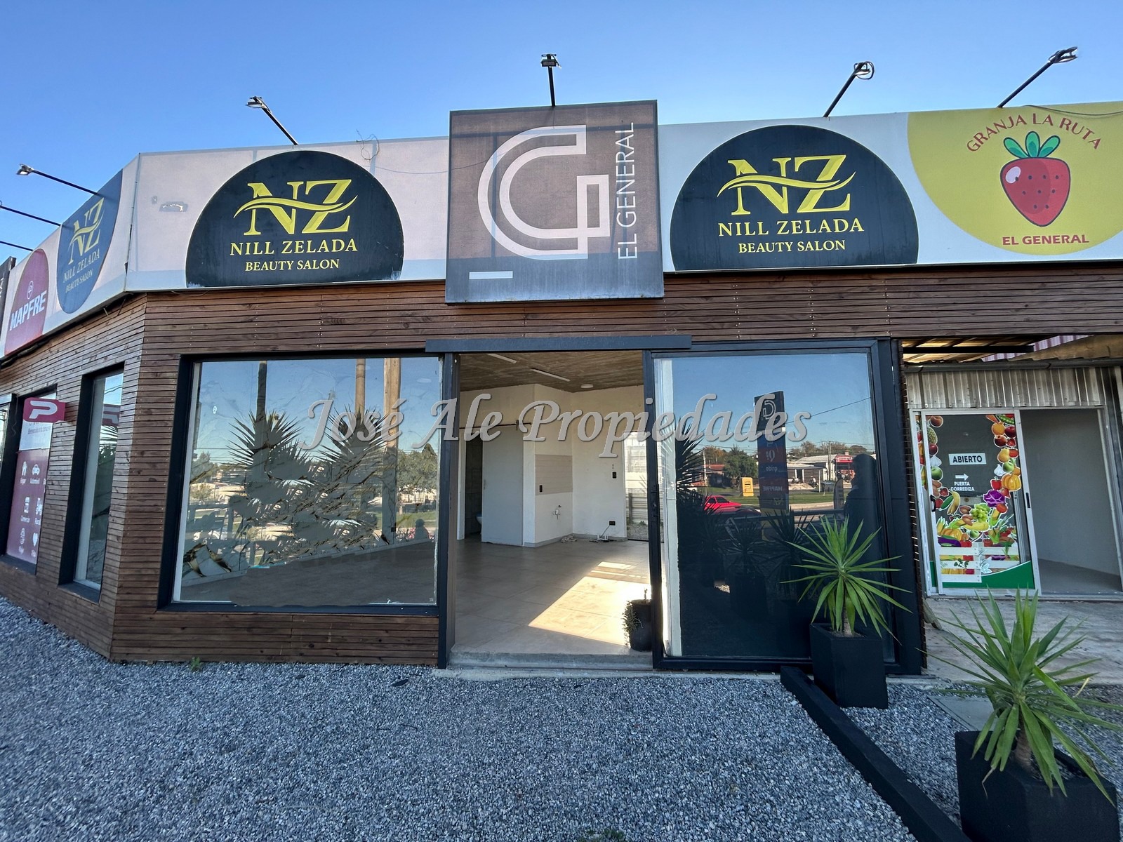 Imagen 1 de EN ALQUILER Local comercial frente a Plaza Nimo, junto al Super Magico, sobre Av F. J. Carballo, en el General, Colonia. Complejo Grido Q! Mapfre