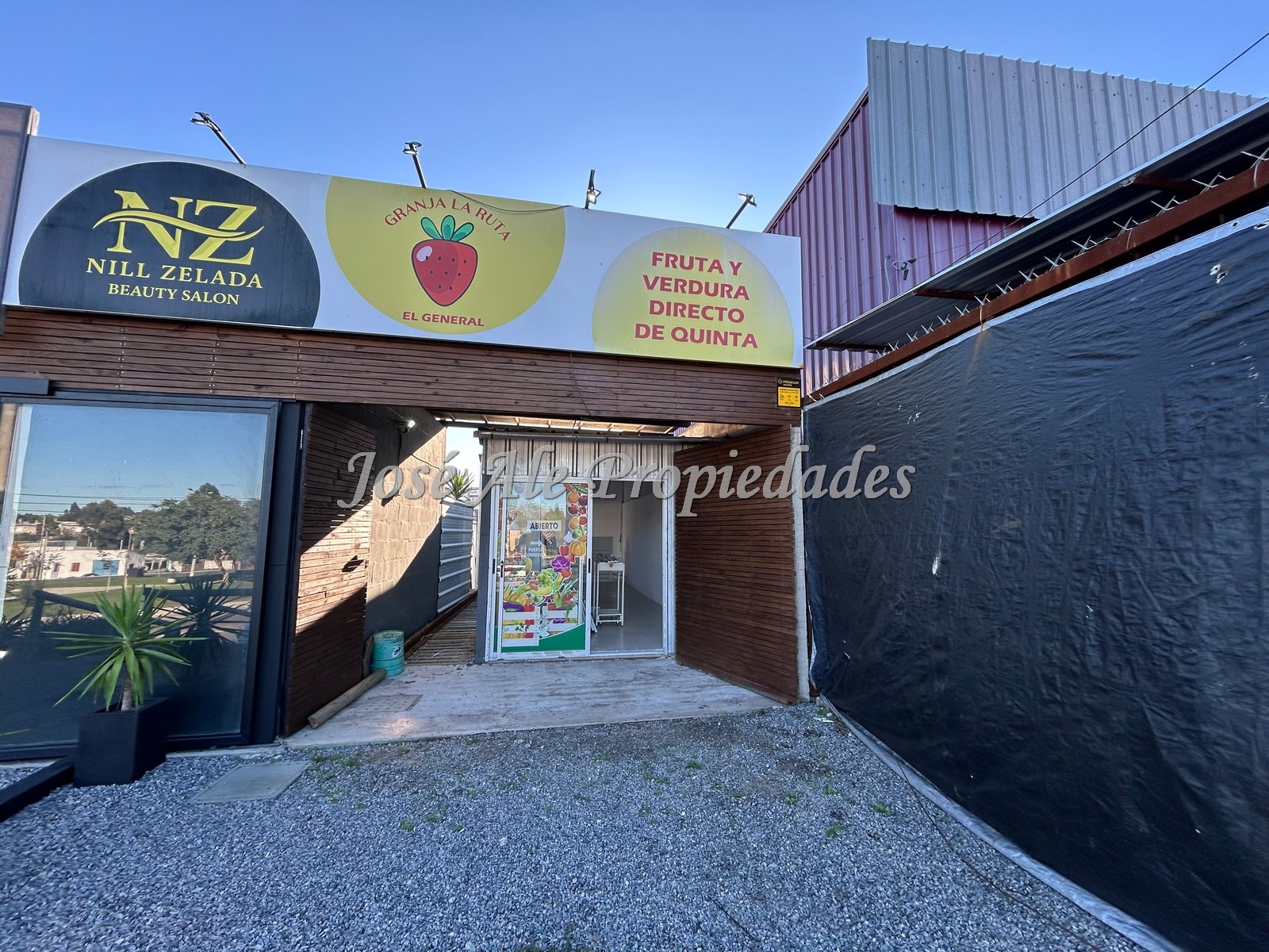 Imagen 2 de EN ALQUILER Local comercial frente a plaza Nimo, junto al Super Magico, sobre Av F. J. Carballo, en el General, Colonia. Complejo Grido Q! Mapfre
