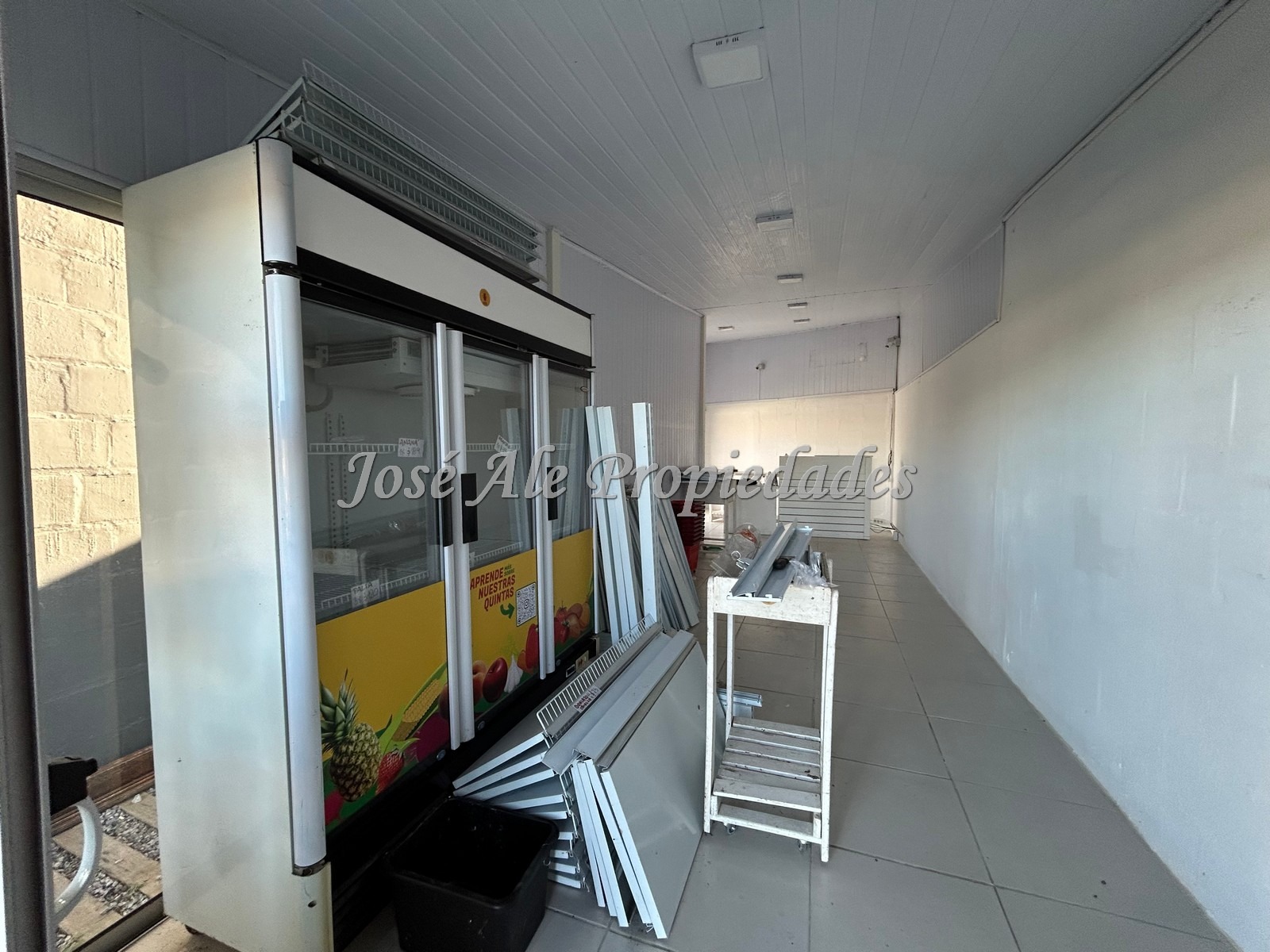 Imagen 4 de EN ALQUILER Local comercial frente a plaza Nimo, junto al Super Magico, sobre Av F. J. Carballo, en el General, Colonia. Complejo Grido Q! Mapfre
