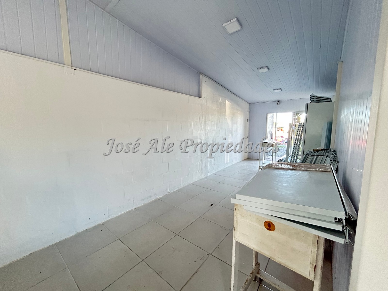Imagen 5 de EN ALQUILER Local comercial frente a plaza Nimo, junto al Super Magico, sobre Av F. J. Carballo, en el General, Colonia. Complejo Grido Q! Mapfre