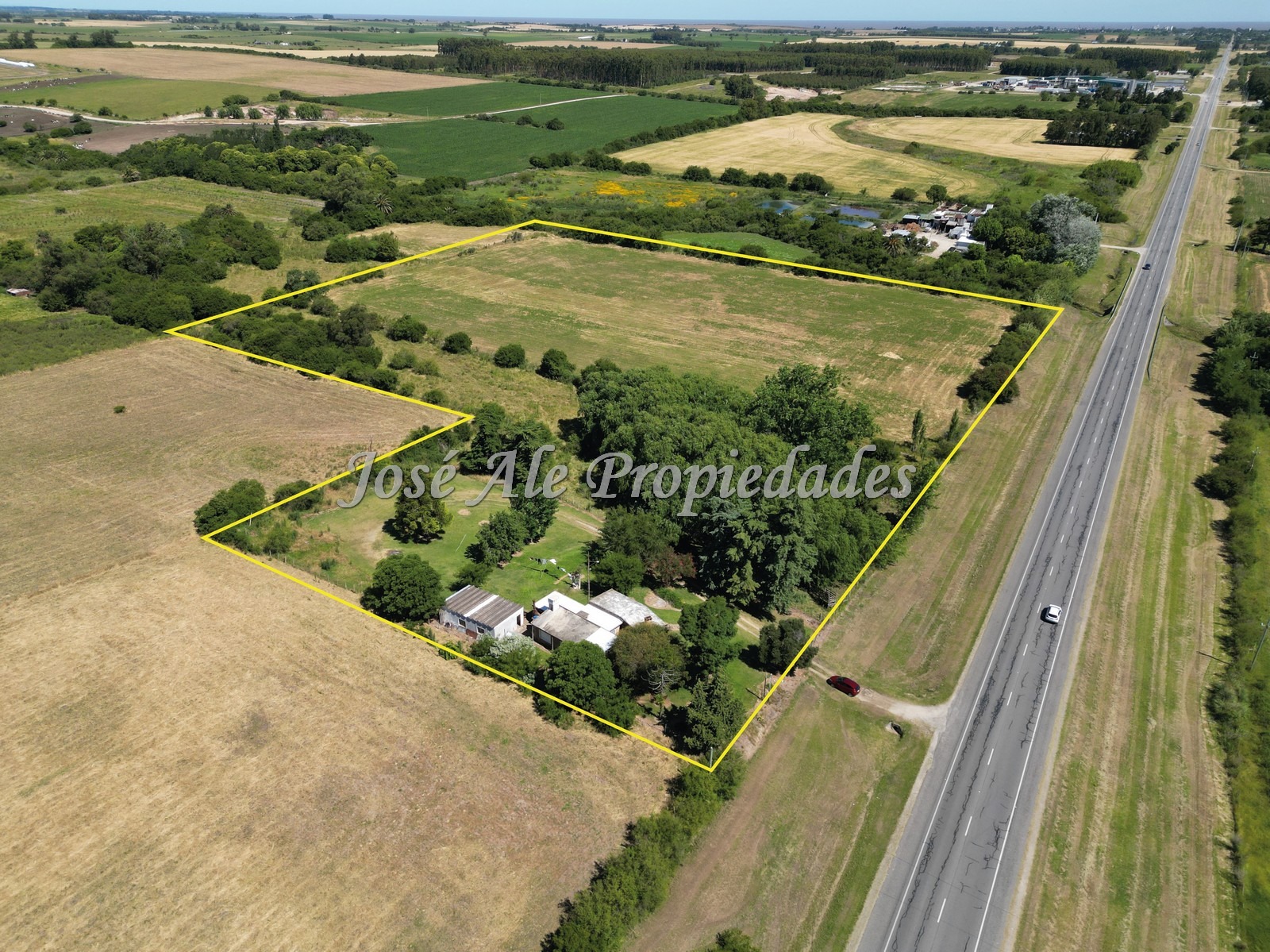 Imagen 3 de Campo de 4HAS y 8.322m, con casa de 3 dormitorios ubicado entre Ruta N°1 y Juan Lacaze, Colonia.