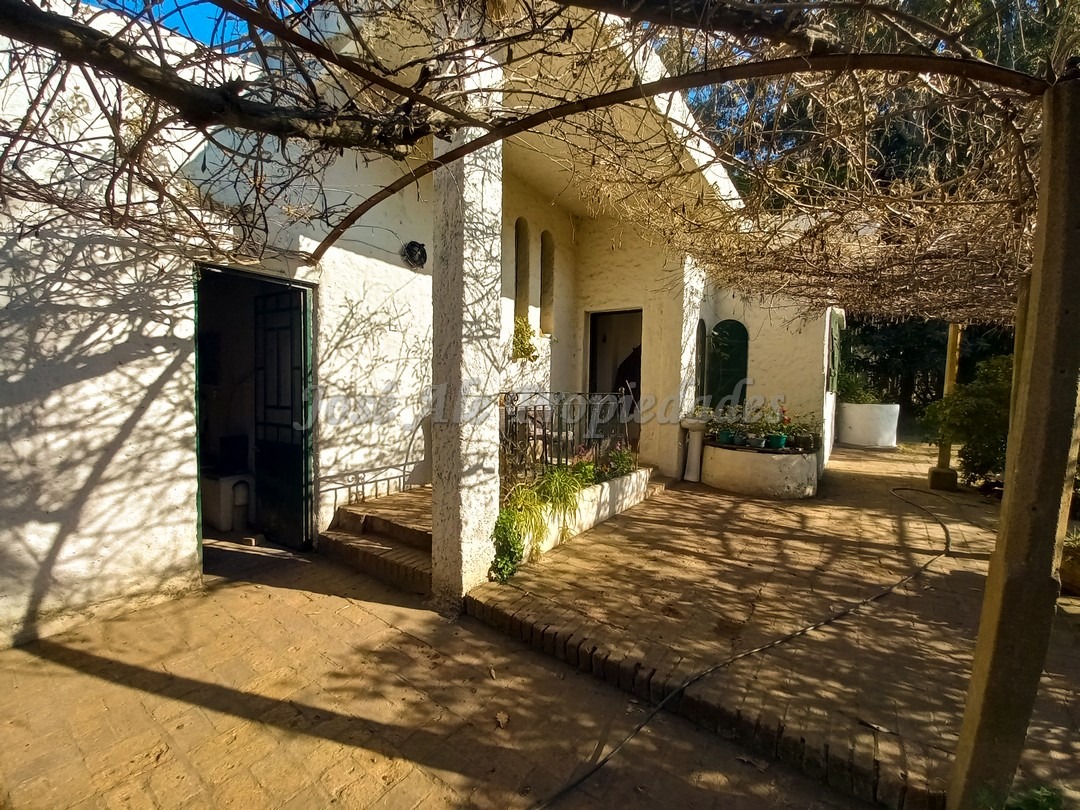 Imagen 2 de Chacra de 1 ha con bonita casa de amplios ambientes ubicada sobre el ingreso del Embarcadero de Riachuelo.