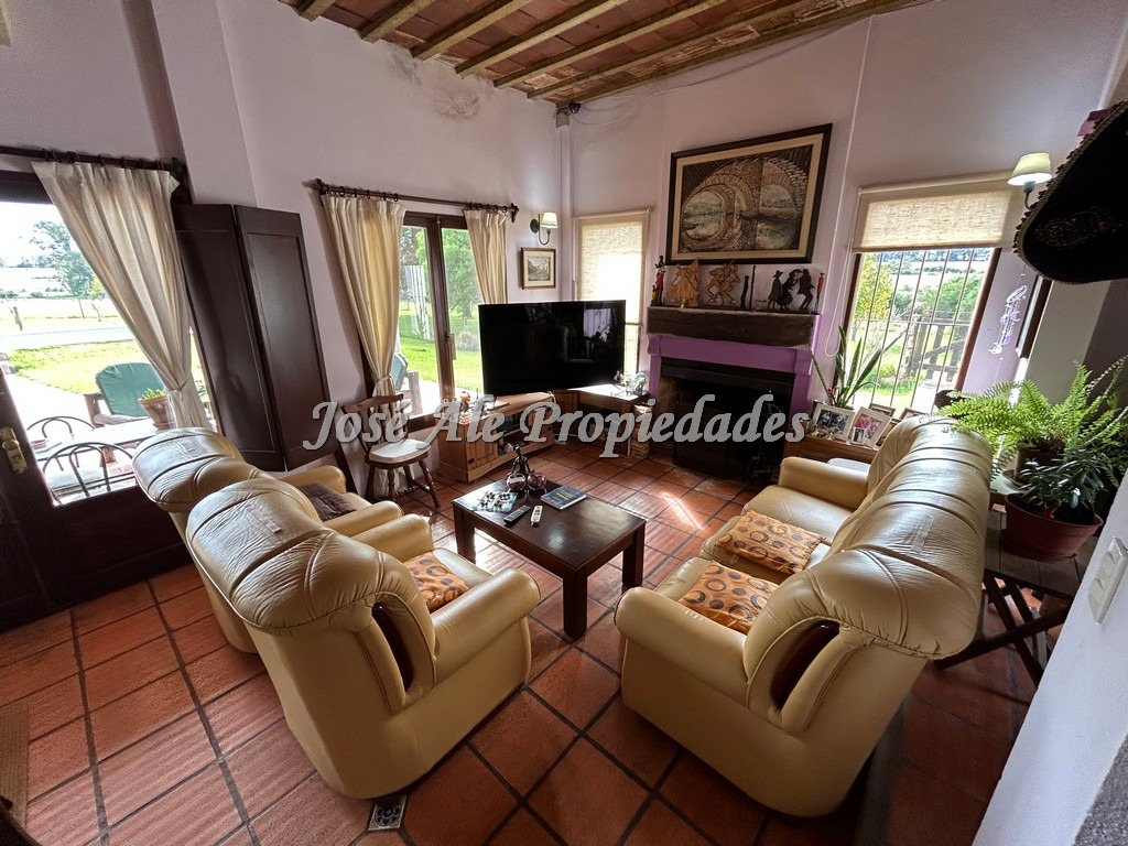 Imagen 3 de Chacra ubicada sobre Ruta 1 vieja a 15 minutos del centro de Colonia.