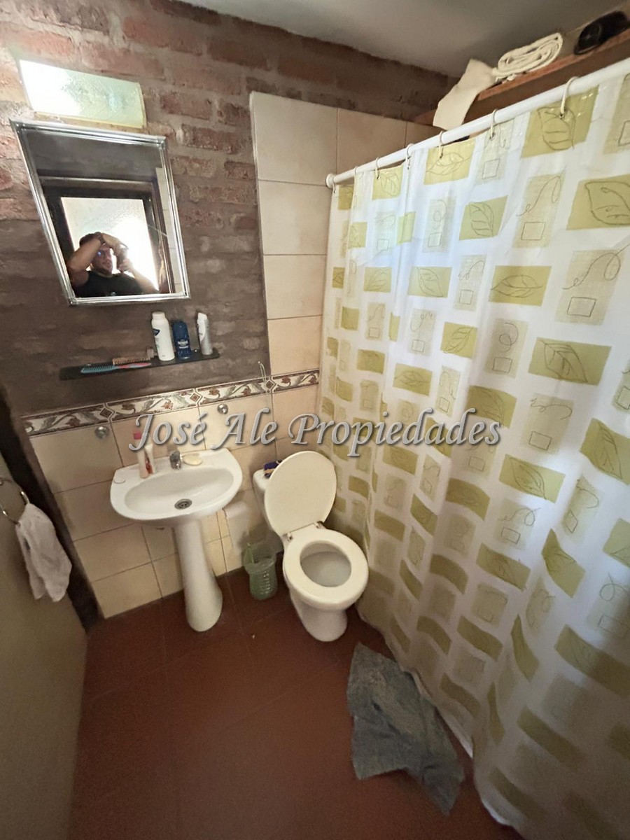 Imagen 10 de En Venta Casa con techo de quincho ubicado en espacioso terreno de 1923m2 en Altos de San Carlos, Colonia.