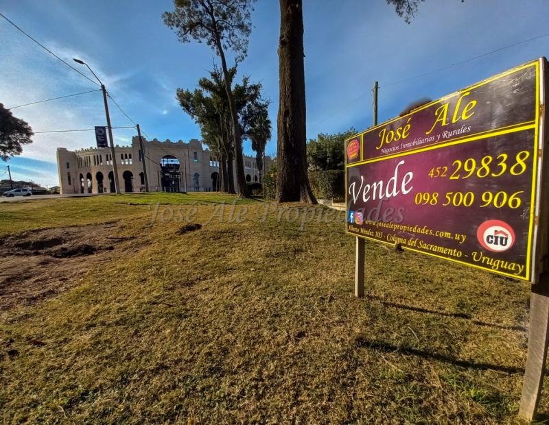 Espectacular terreno de 275 m2 a pocos metros de un monumento histórico de la ciudad de colonia.