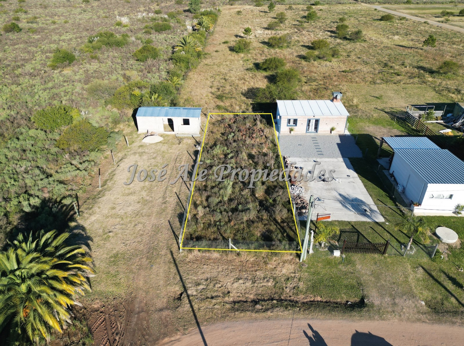 Imagen 2 de Terreno ubicado en Fraccionamiento el Calabrés a pocas cuadras de la playa, Colonia.