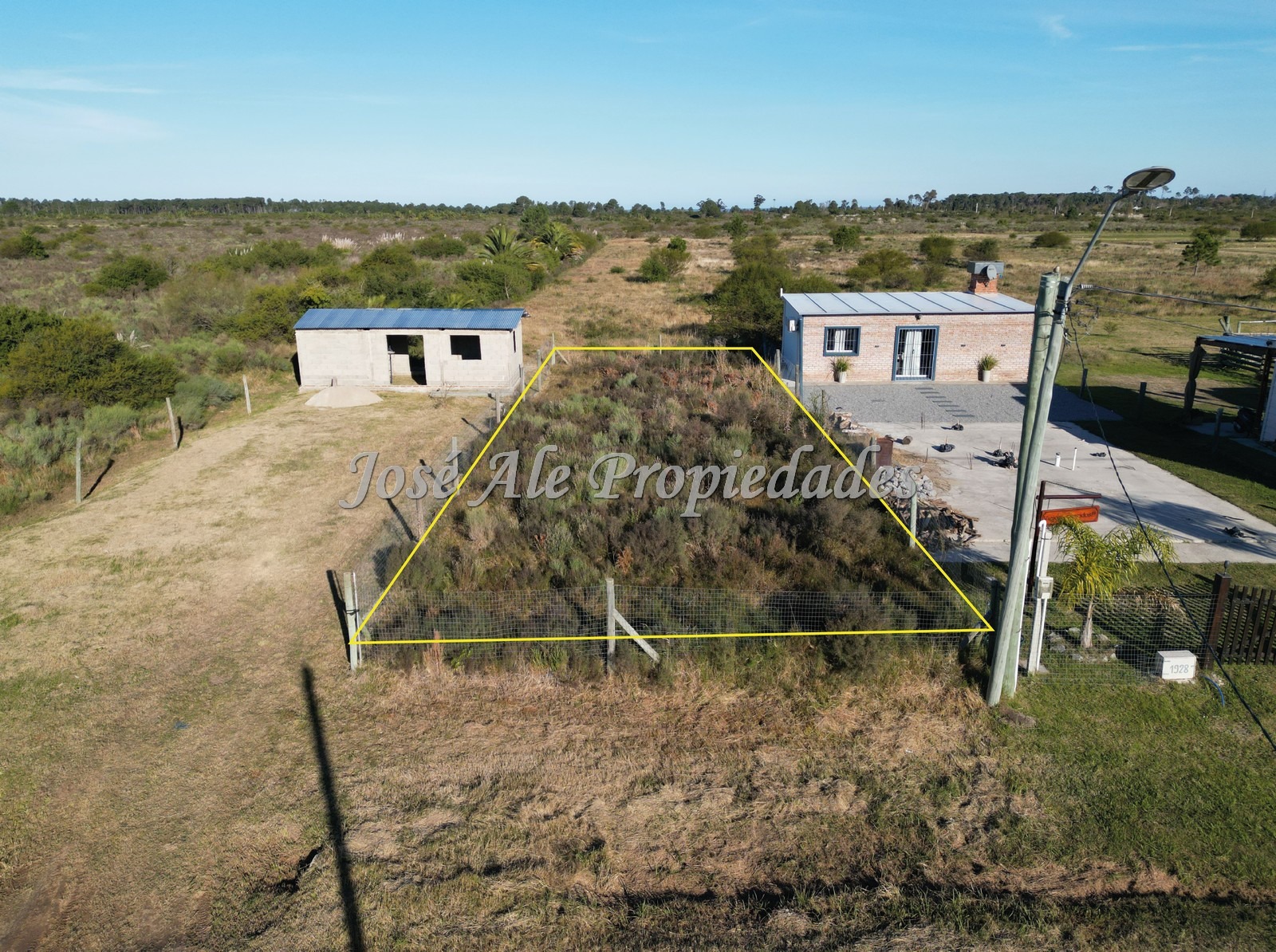 Imagen 3 de Terreno ubicado en Fraccionamiento el Calabrés a pocas cuadras de la playa, Colonia.