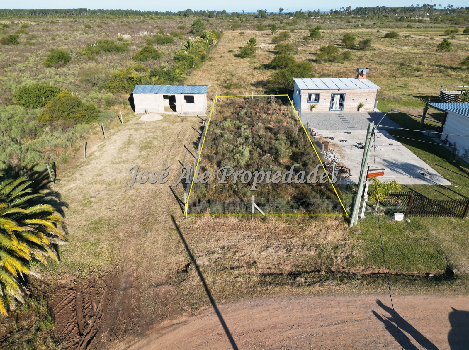 Imagen 4 de Terreno ubicado en Fraccionamiento el Calabrés a pocas cuadras de la playa, Colonia.