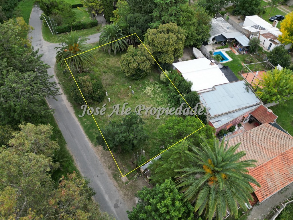 Imagen 1 de Terreno en esquina ubicado en un barrio muy tranquilo, rodeado de verdes y mucha naturaleza en Colonia del Sacramento.