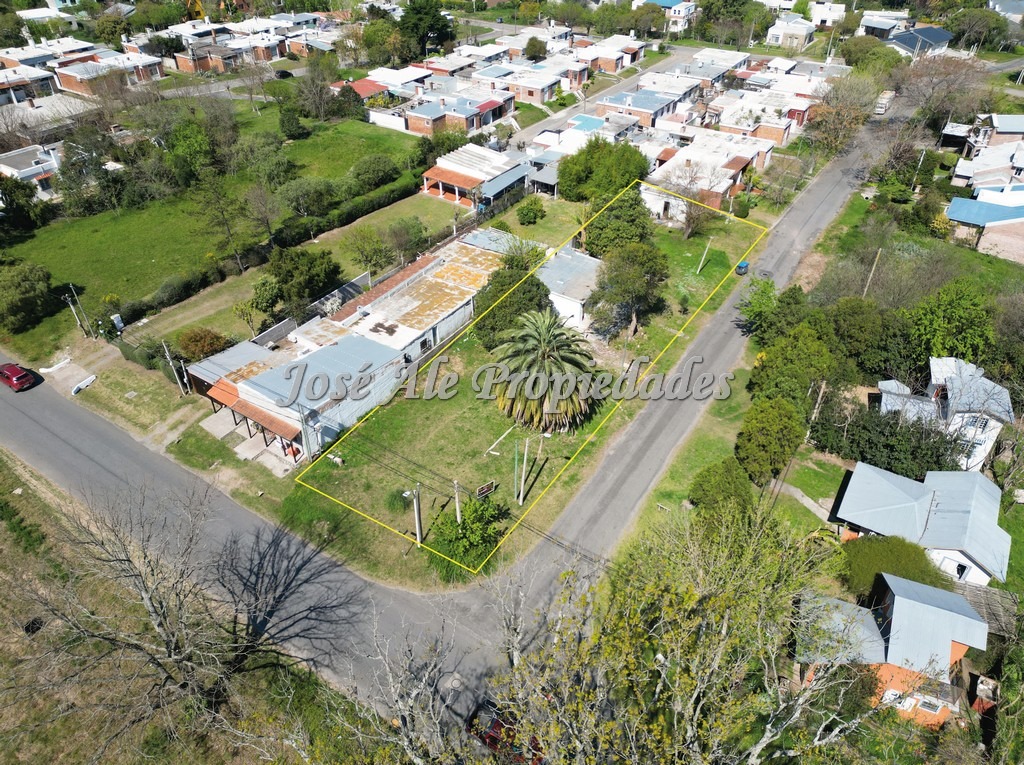 Imagen 4 de Terreno de 809 m2 en esquina con 2 propiedades arrendadas, ideal para inversión.