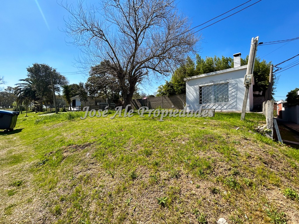 Imagen 5 de Terreno de 809 m2 en esquina con 2 propiedades arrendadas, ideal para inversión.