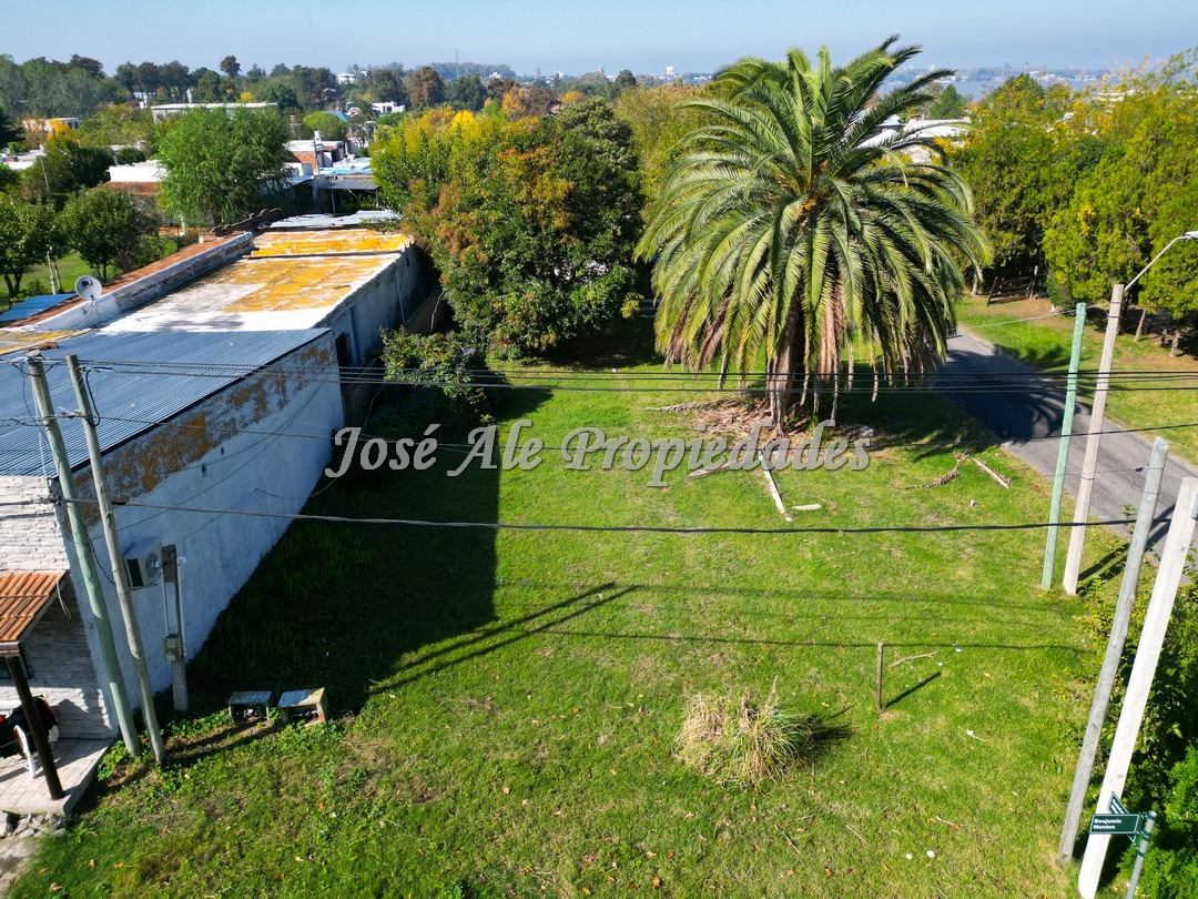 Imagen 6 de Terreno de 809 m2 en esquina con 2 propiedades arrendadas, ideal para inversión.
