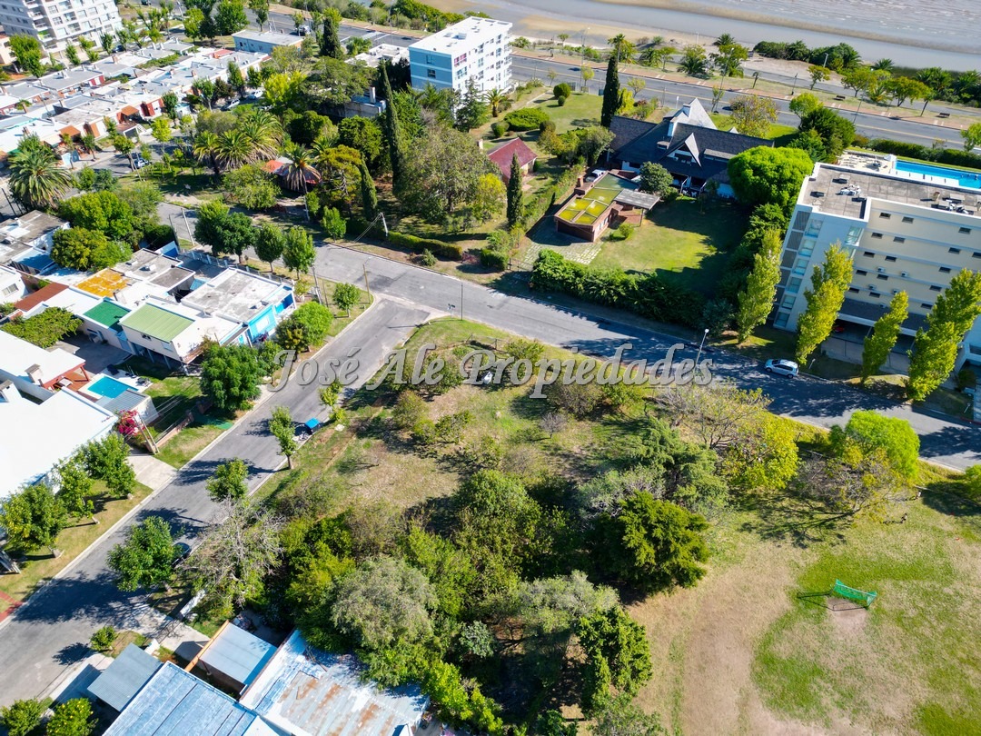 Imagen 6 de Importante esquina de 637 m2 de superficie, con frentes de 23 y 30 metros.