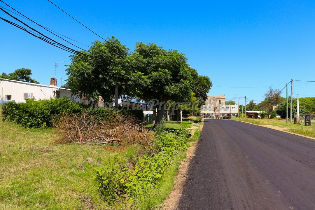 Imagen 9 de Terreno ubicado en Maestro Hemerson Klappenbach a tan solo 100 mts de la renovada Plaza de Toros, próximo a todos los servicios.
