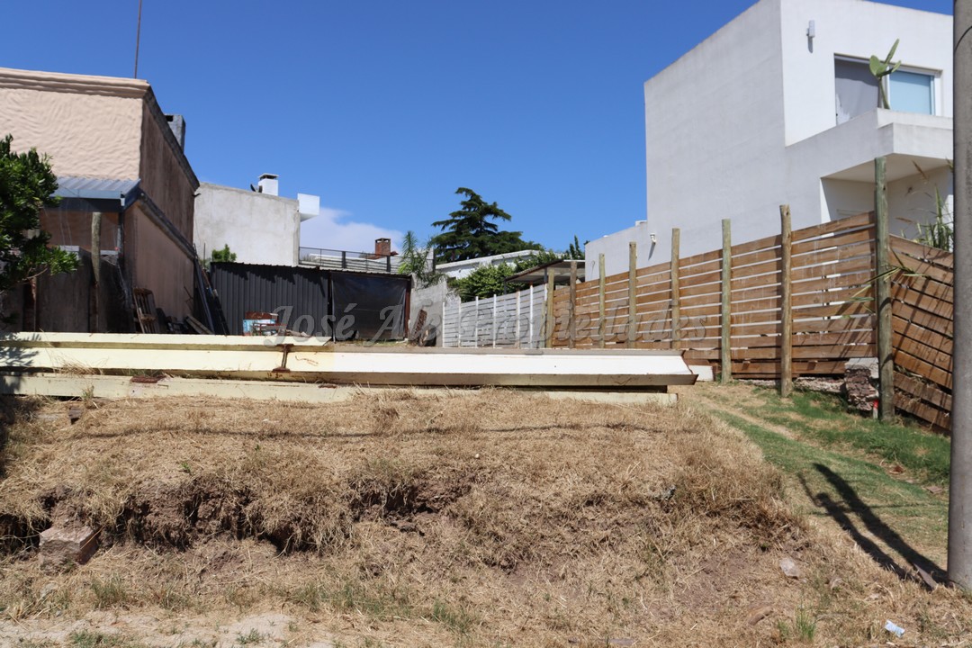 Imagen 3 de Terreno ubicado sobre la calle Villamajo en una hermosa zona de Colonia.