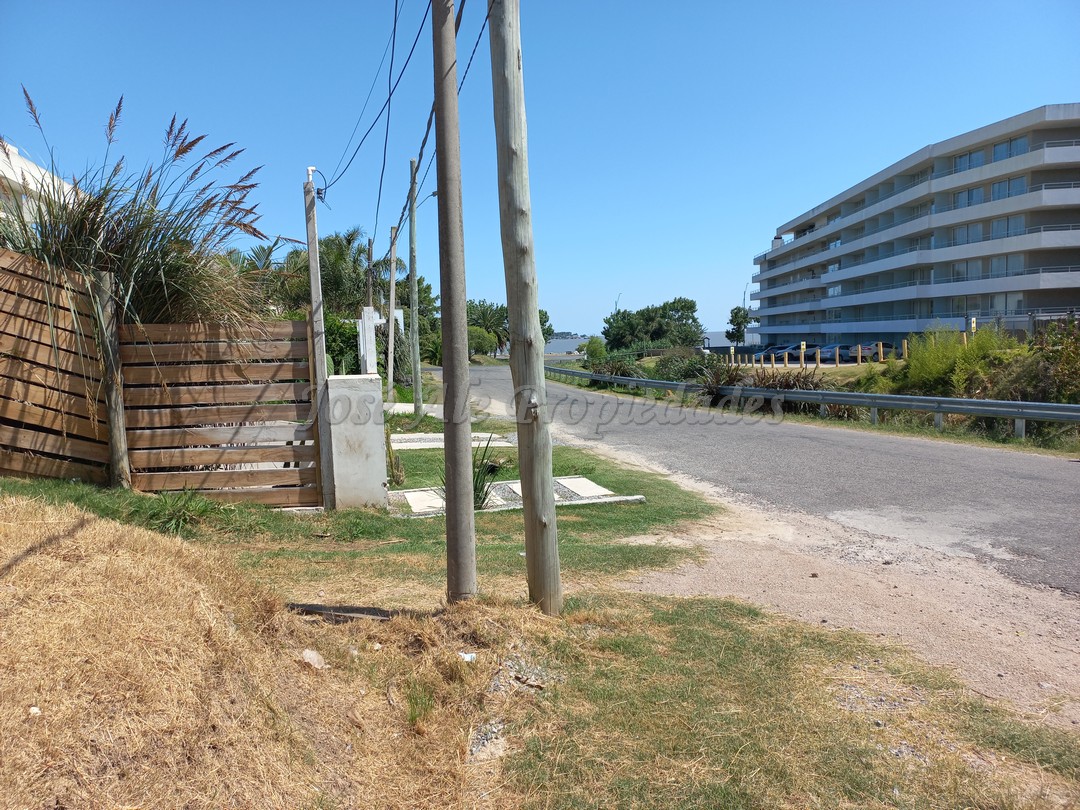 Imagen 4 de Terreno ubicado sobre la calle Villamajo en una hermosa zona de Colonia.