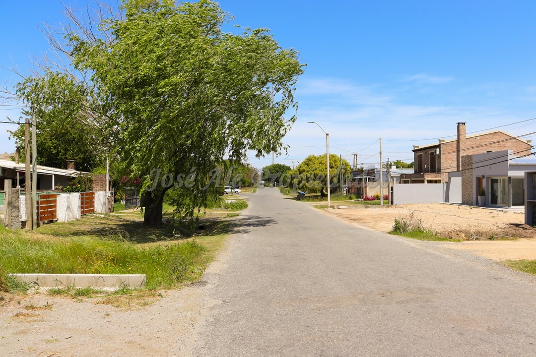 Imagen 4 de Terreno ubicado sobre la calle Eloy Peraza, a 100 mts de la Plaza de Toros.