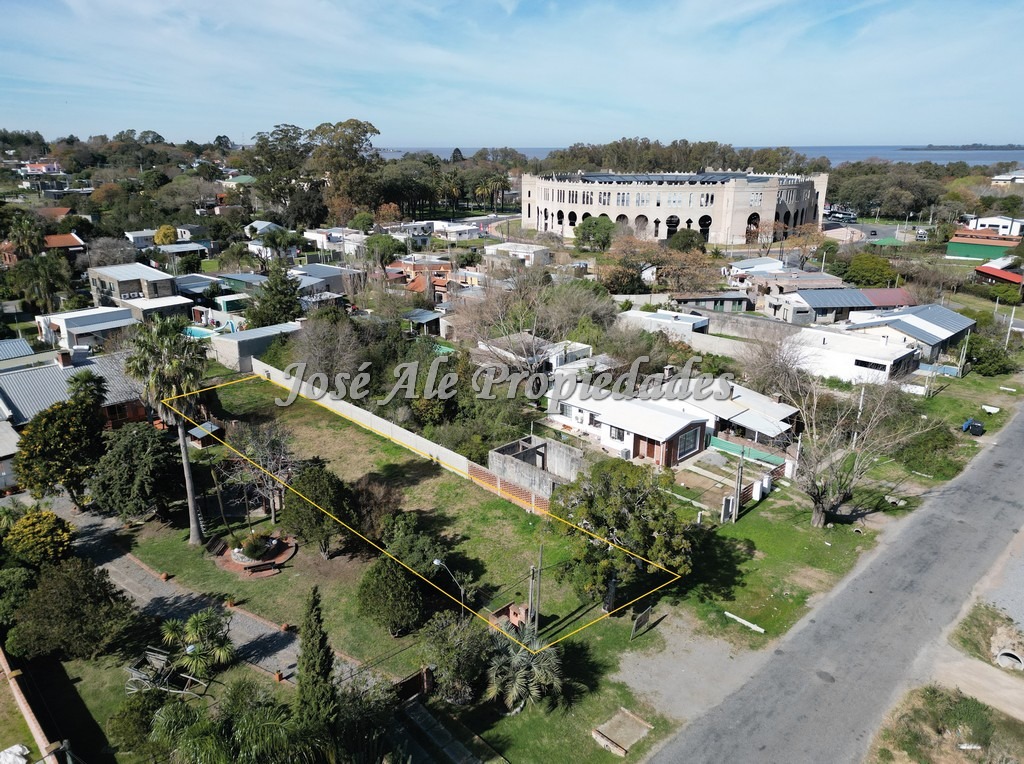 Imagen 6 de Terreno ubicado sobre la calle Eloy Peraza, a 100 mts de la Plaza de Toros.