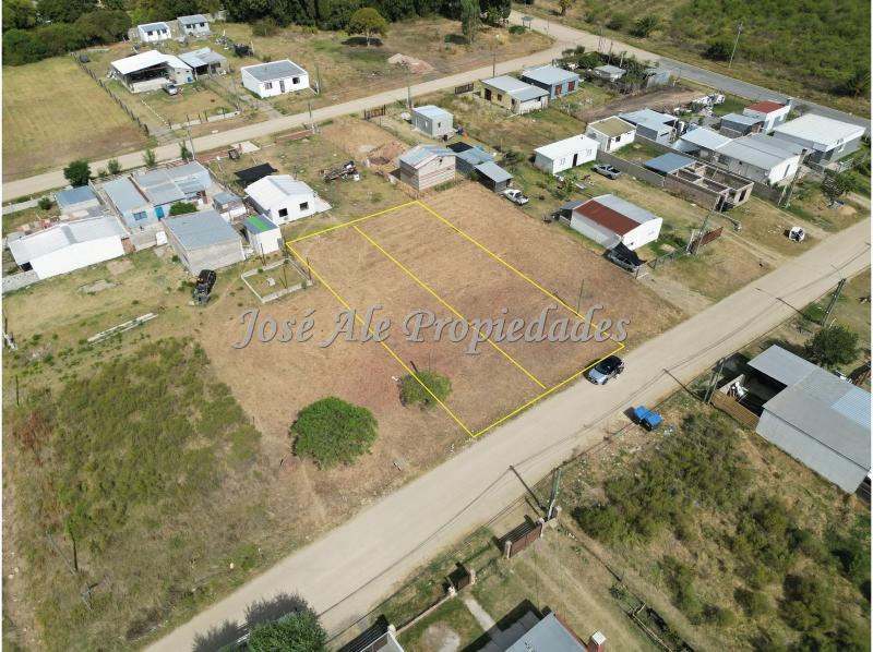 Se trata de 1 terreno ubicado en el barrio Los Algodones, El General. A metros de la Ruta nº1, Colonia.