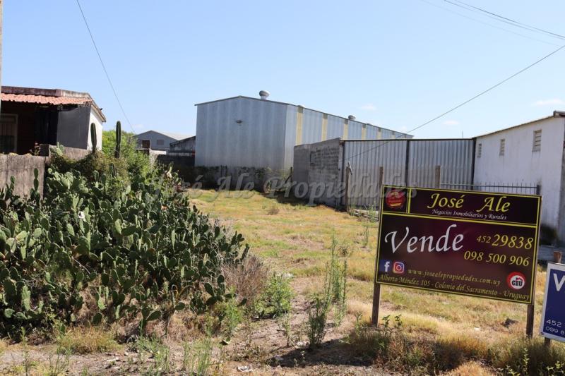 Terreno muy bien ubicado en calle Dr. Eliexer Fernandez a metros del Hospital y de la calle Emilio Frugoni, y a cuadras de Tres Avenidas .