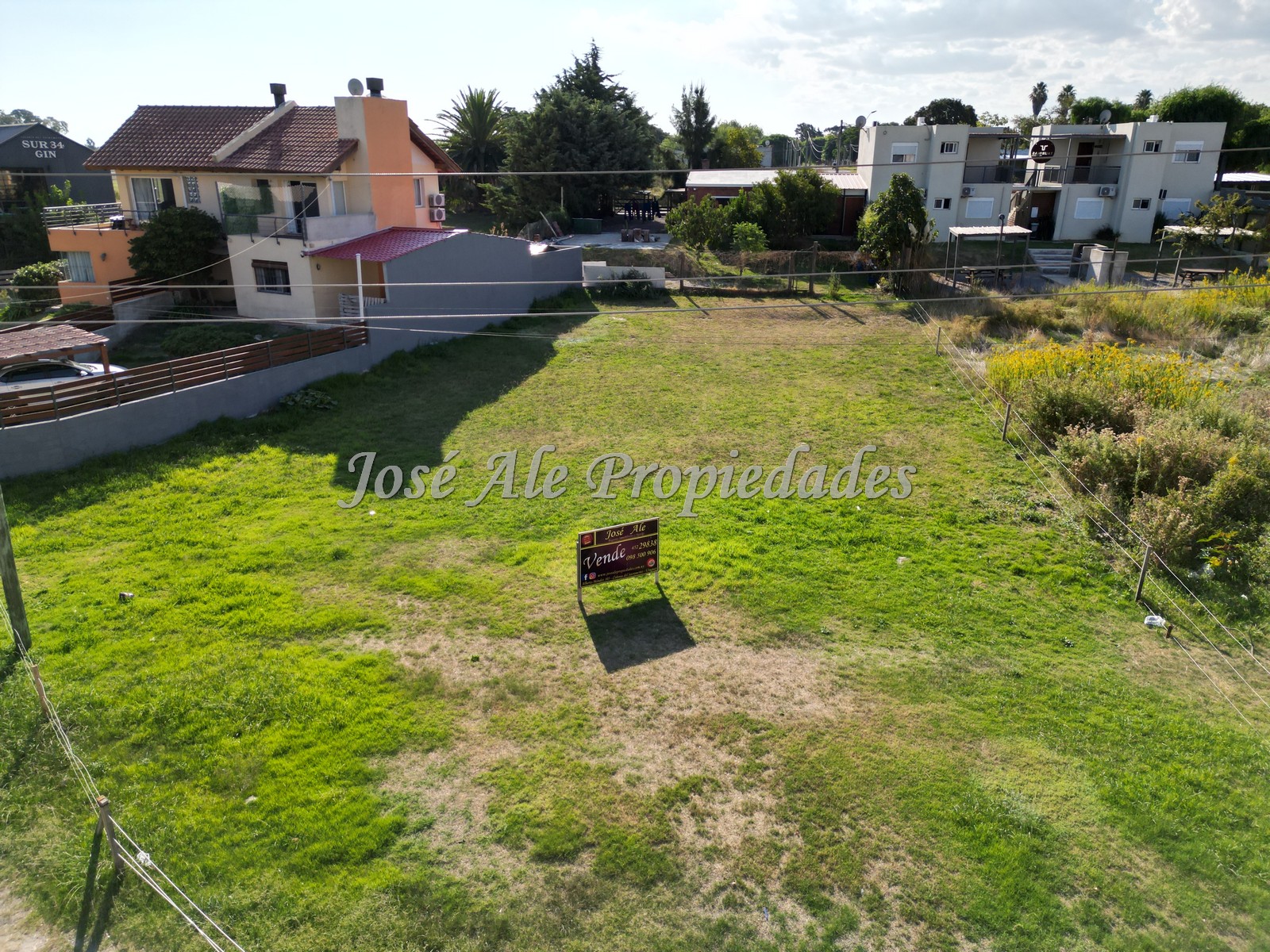 Imagen 1 de Terreno de 661m2 nivelado, ideal para invertir frente a la renovada Plaza de Toros de Colonia del Sacramento.