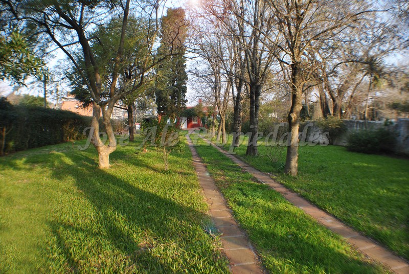 Imagen 7 de Terreno estratégicamente ubicado en esquina, zona Real de San Carlos, a paso de todos los servicios.