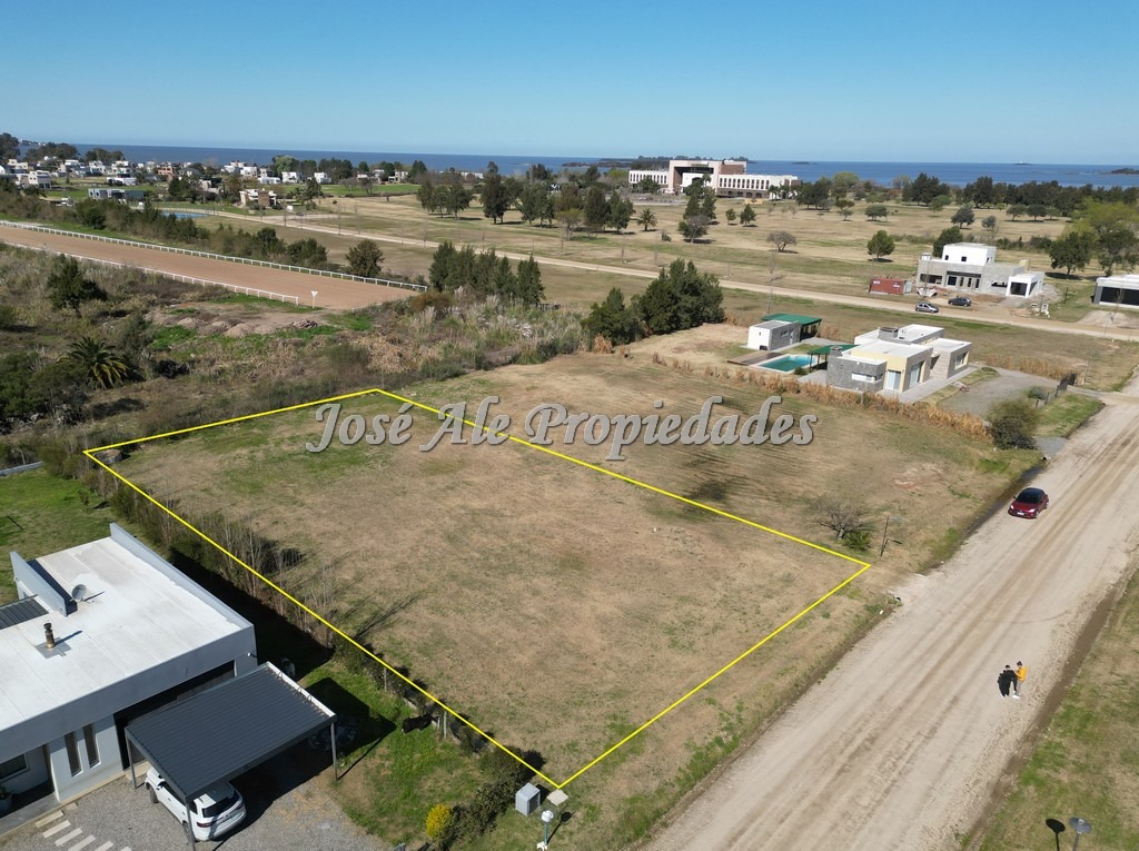 Imagen 3 de EN VENTA Espectacular terreno ubicado en Barrio Privado Sheraton Golf, el mismo cuenta con 1500 m2.
