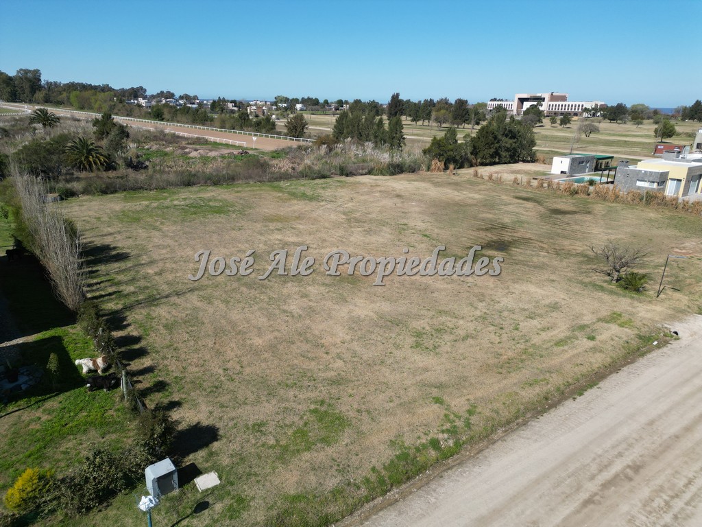 Imagen 7 de EN VENTA Espectacular terreno ubicado en Barrio Privado Sheraton Golf, el mismo cuenta con 1500 m2.