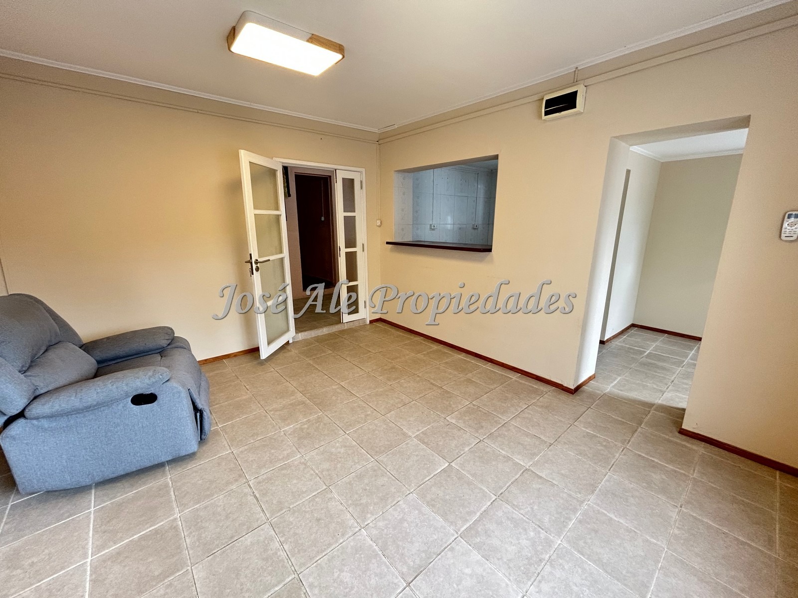 Imagen 4 de Hermosa casa con apto independiente ubicada en el centro de la ciudad de Colonia, a pocas cuadras de la Rambla y playas de la ciudad