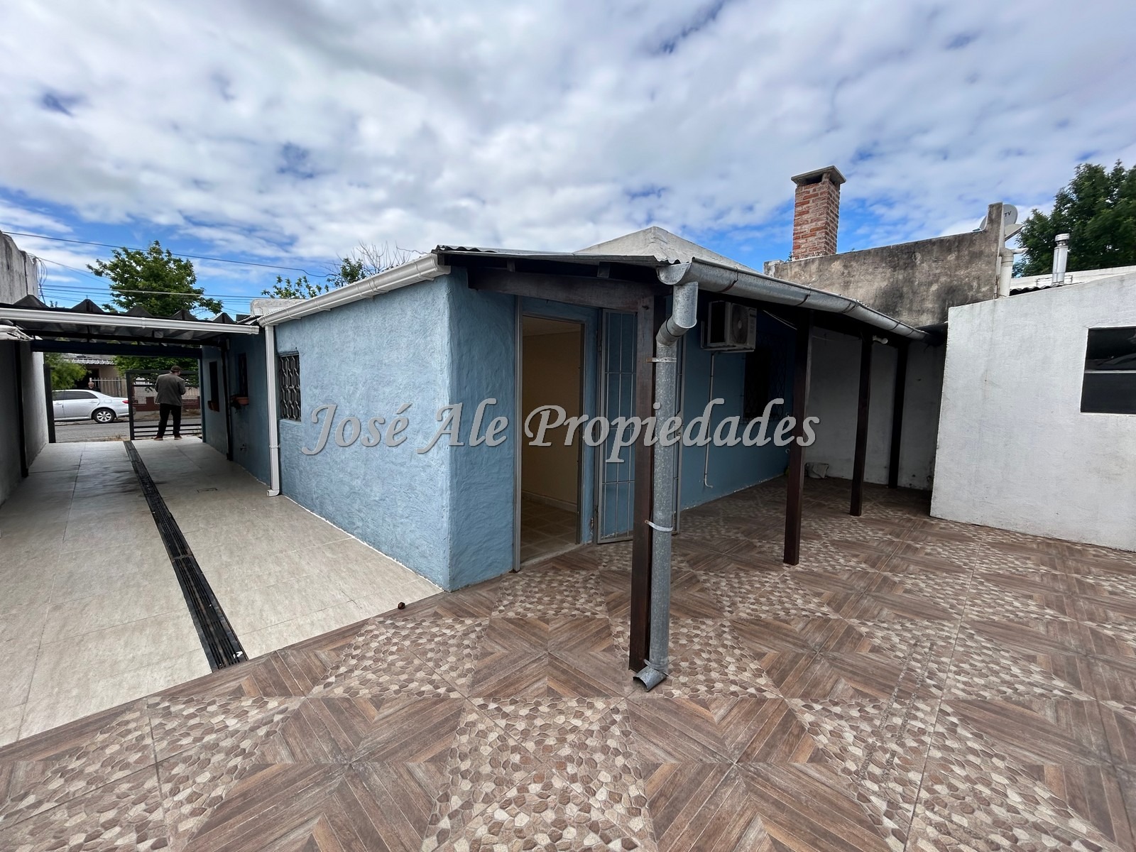 Imagen 9 de Hermosa casa con apto independiente ubicada en el centro de la ciudad de Colonia, a pocas cuadras de la Rambla y playas de la ciudad