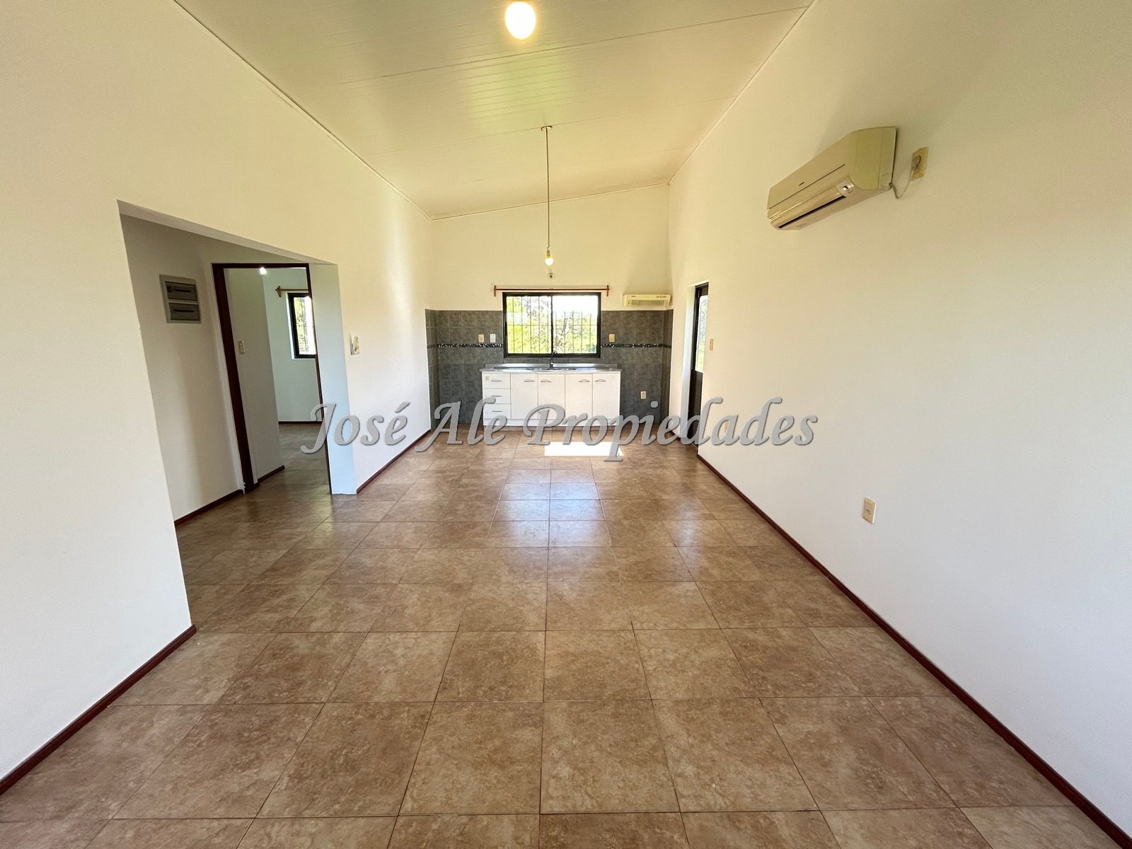 Imagen 2 de Propiedad ubicada en Laguna de los Patos a 3 km de Colonia del Sacramento. Y a solo minutos del centro.