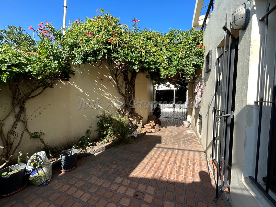 Imagen 3 de ATENCION! Destacada propiedad ubicada en el corazón del Barrio Histórico con increíble vista a la bahía de Colonia